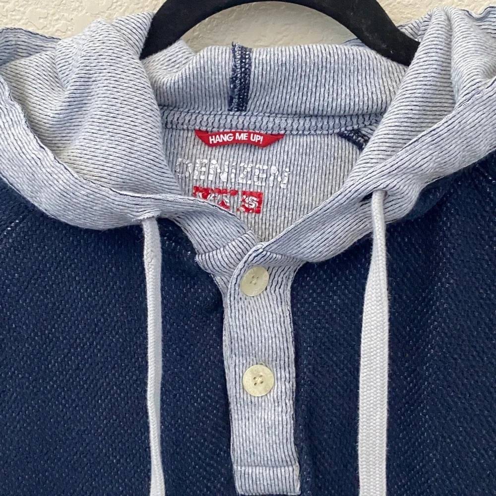 Levi’s Denizen Navy and Gray Hoodie. Size XL. 1/4 Button. Pullover.
